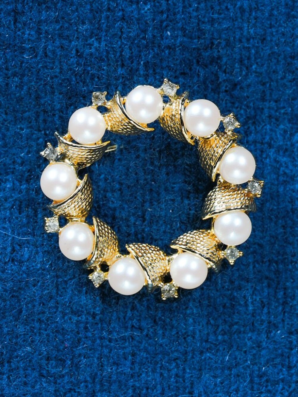 Vintage Gold‑Tone Brooch with Faux Pearls & Sparkling Crystals